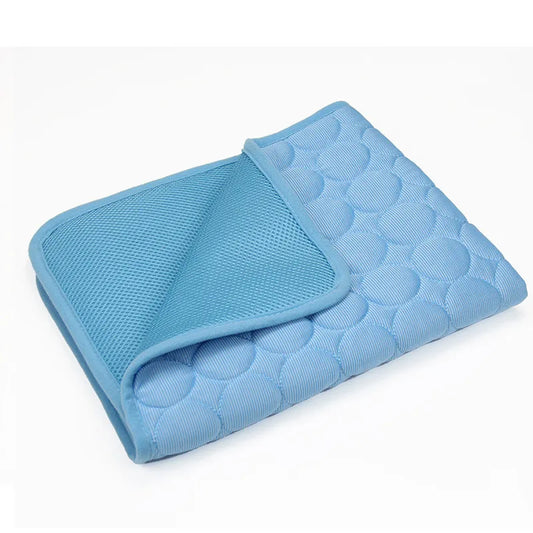 Zovae FrostMat™ – Self-Cooling Dog Mat."